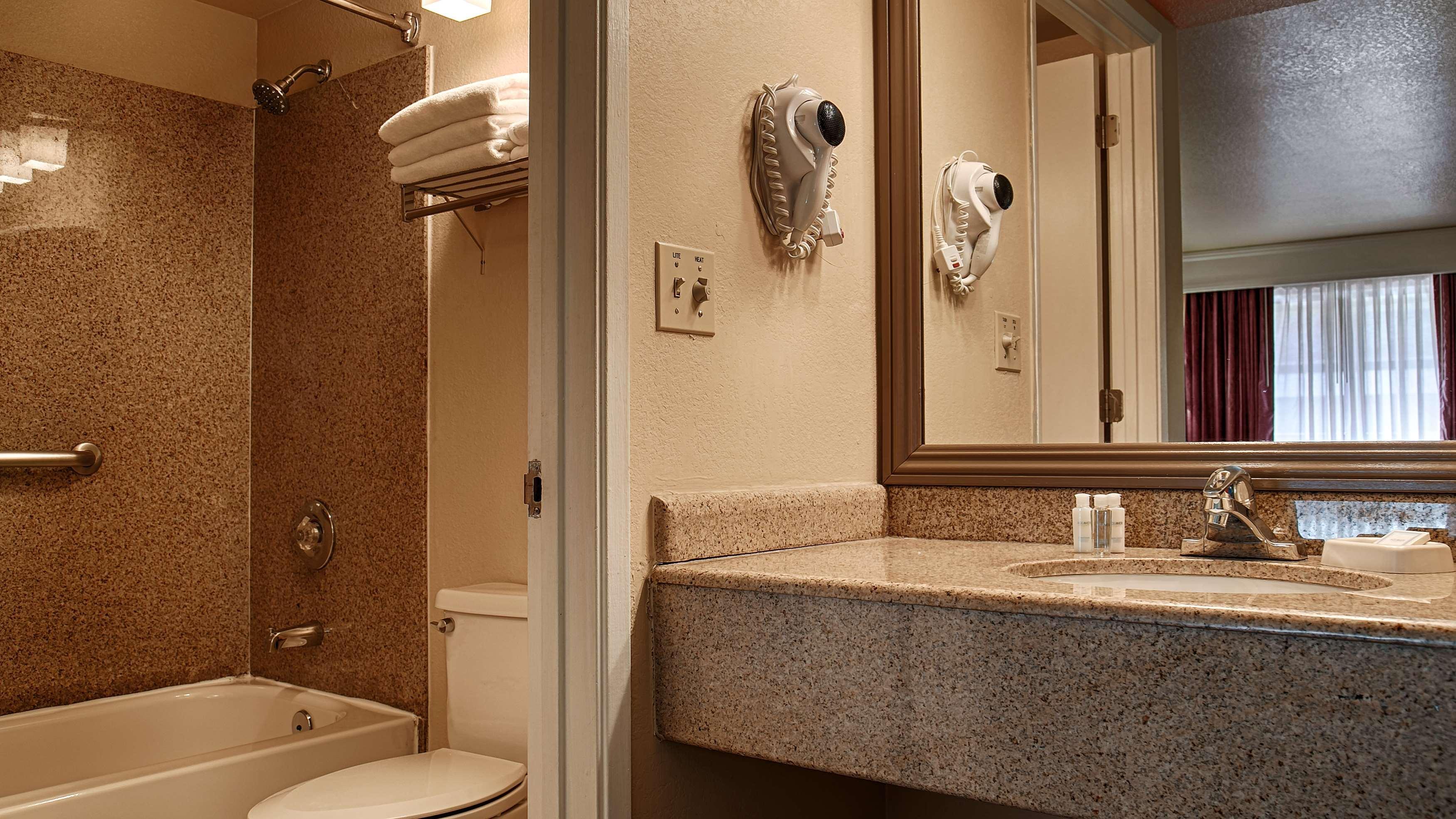 קונקורד Best Western Heritage Inn מראה חיצוני תמונה