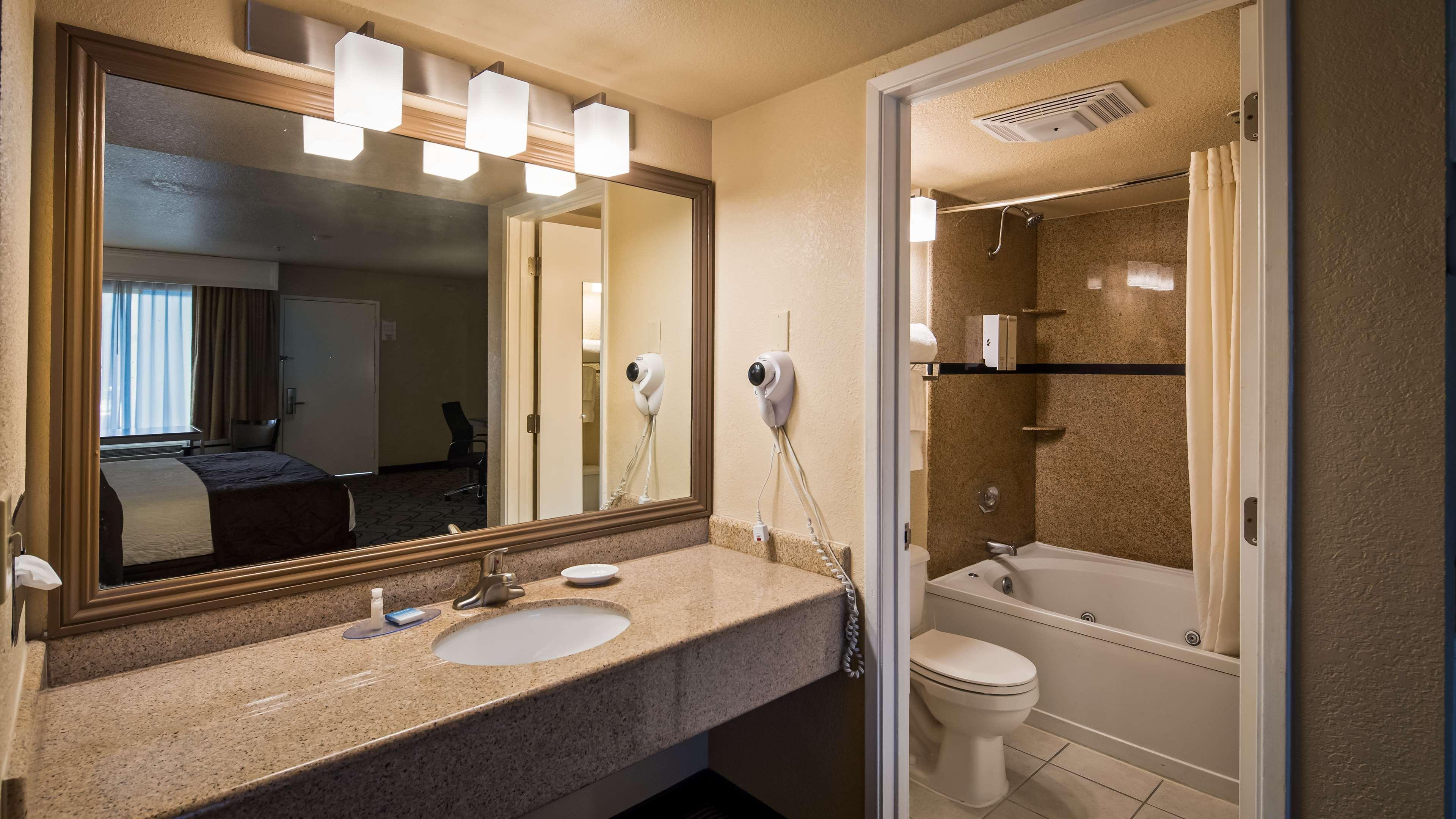 קונקורד Best Western Heritage Inn מראה חיצוני תמונה