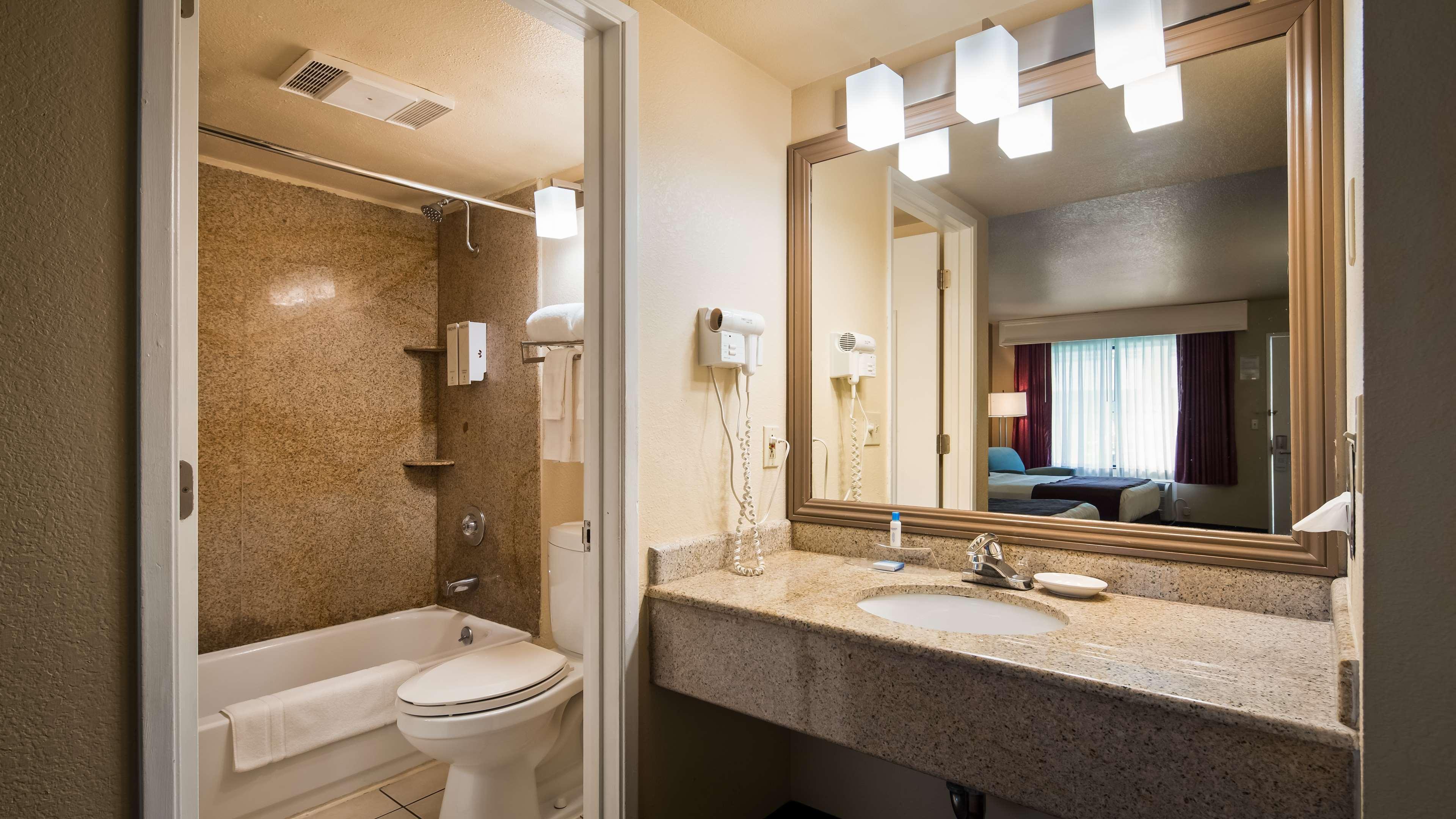קונקורד Best Western Heritage Inn מראה חיצוני תמונה