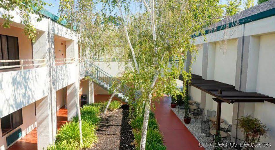 קונקורד Best Western Heritage Inn מראה חיצוני תמונה